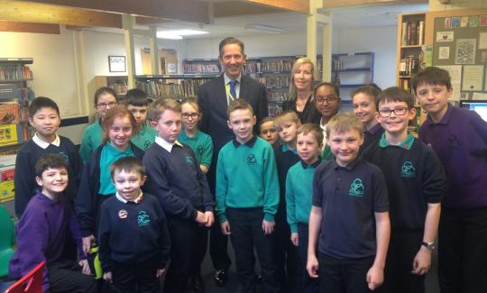 Jonathan Djanogly visits Crosshall Junior School