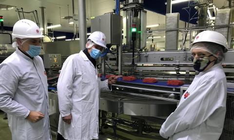 Jonathan Djanogly visits Hilton Foods, Britain’s largest beef processing plant