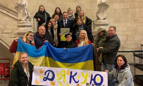 Jonathan Djanogly MP welcomes a group of Ukrainians to the Parliament 